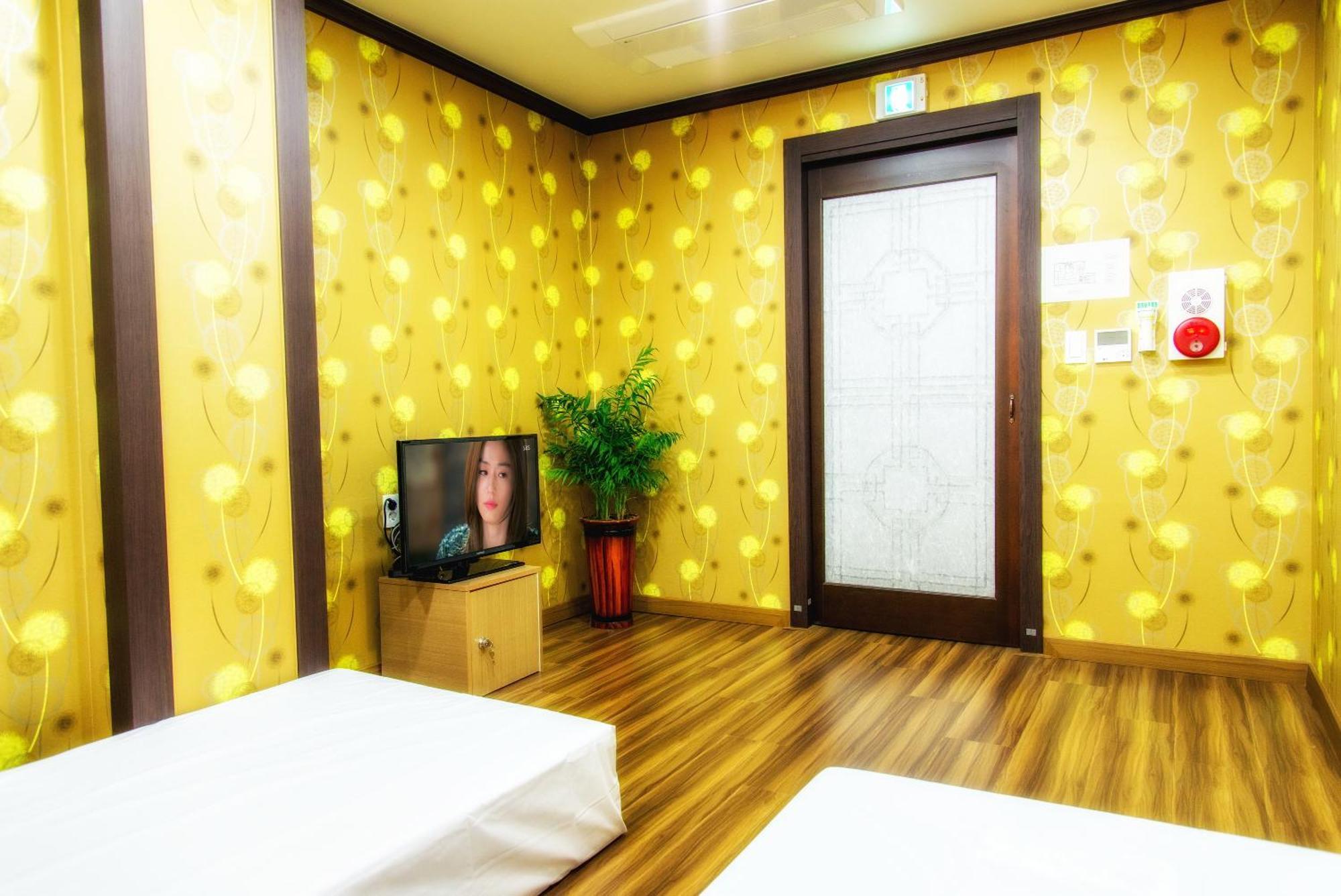 Seom Guesthouse Σεογκουίπο Εξωτερικό φωτογραφία