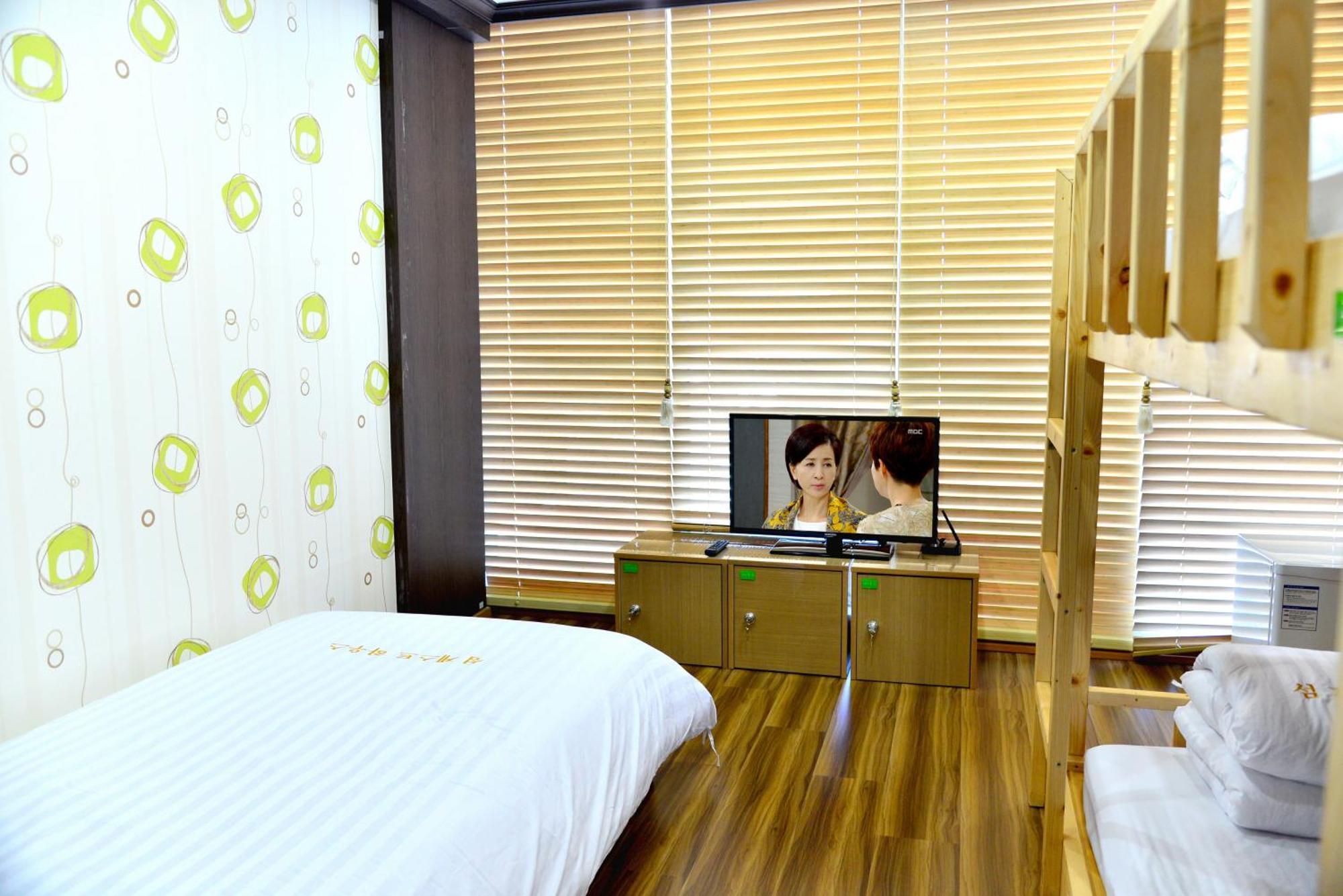 Seom Guesthouse Σεογκουίπο Εξωτερικό φωτογραφία