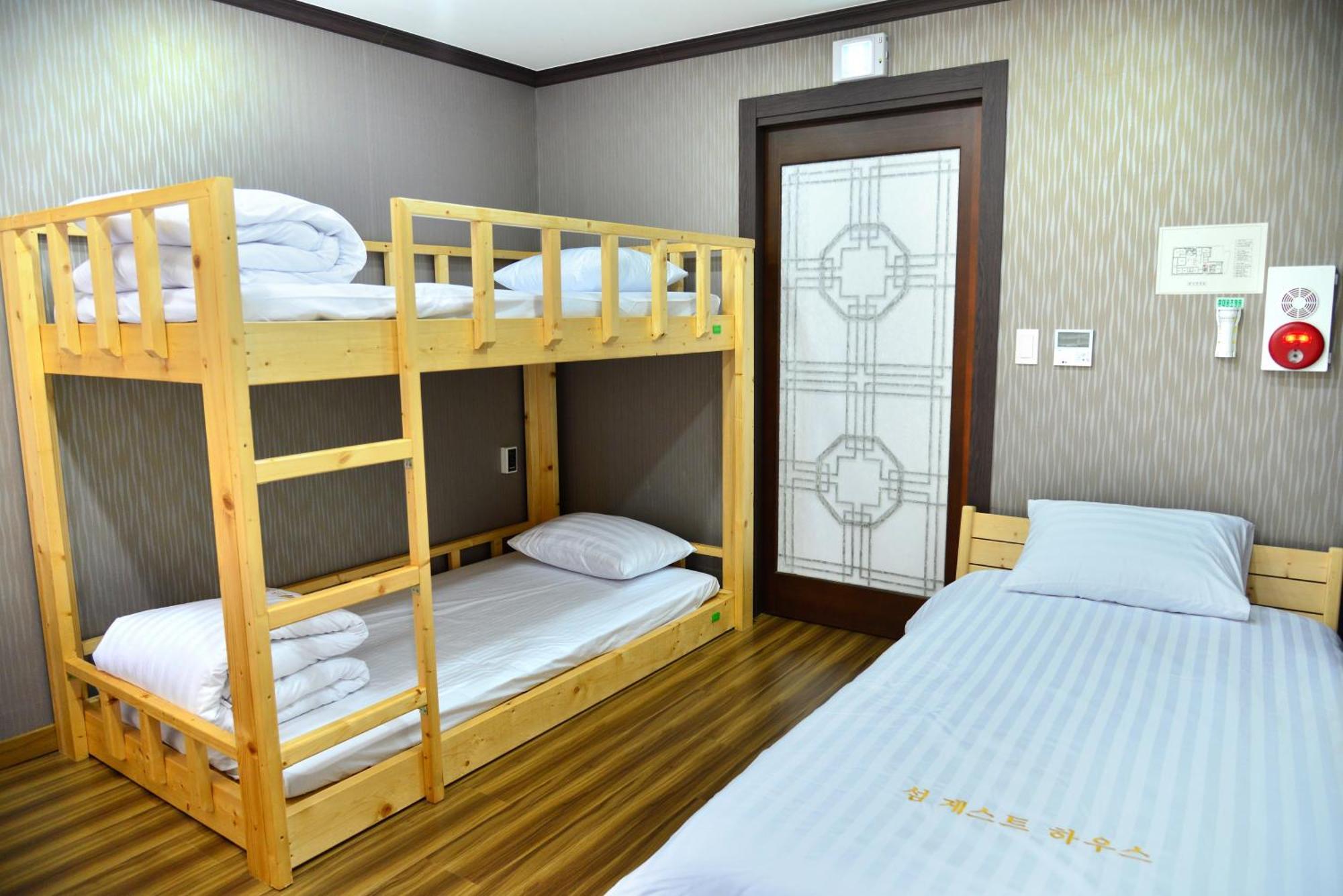 Seom Guesthouse Σεογκουίπο Εξωτερικό φωτογραφία